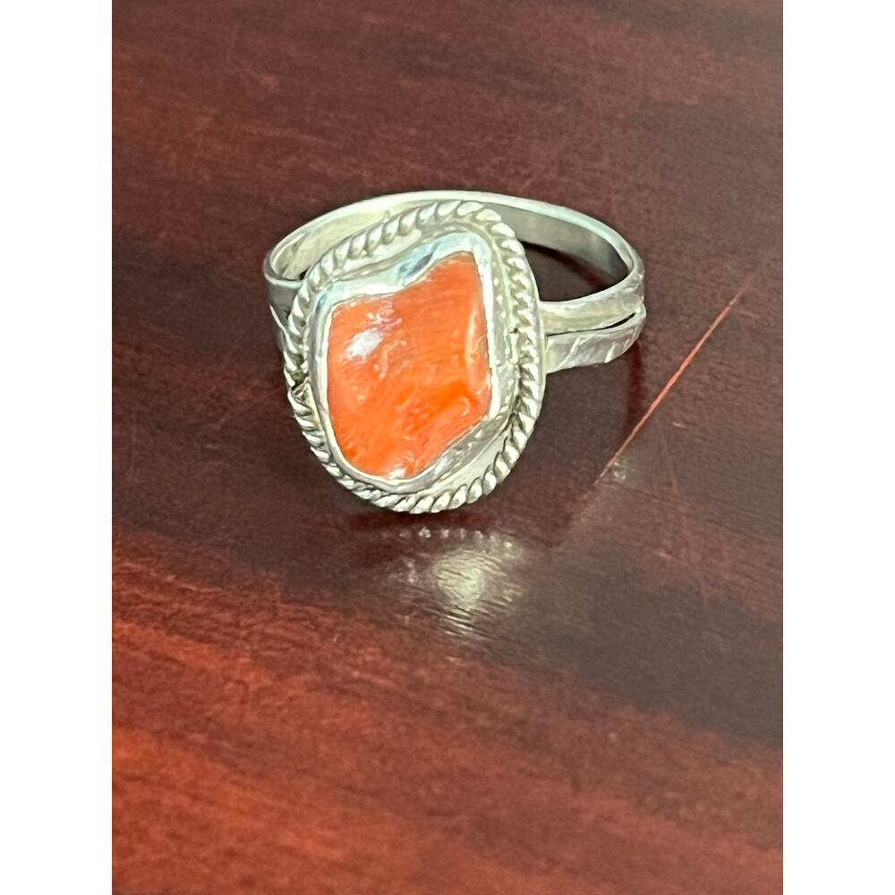 VTG Artisan Sterling Silver Coral Ring Size 7 Navajo Style Rope Bezel Southwest - Picture 4 of 9